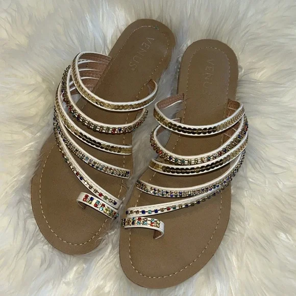 VENUS Strappy Toe Ring Sandals - Picture 4 of 9